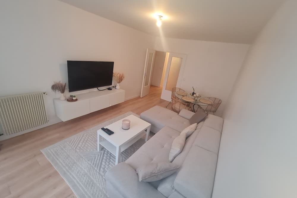 Livry-Gargan Apartment | Beautiful, cocooning apartment. Near Paris /C.D.G /Disney