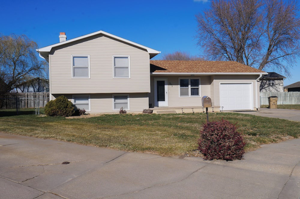Grand Island House | Spacious 4-Bedroom Home in Prime Central Location