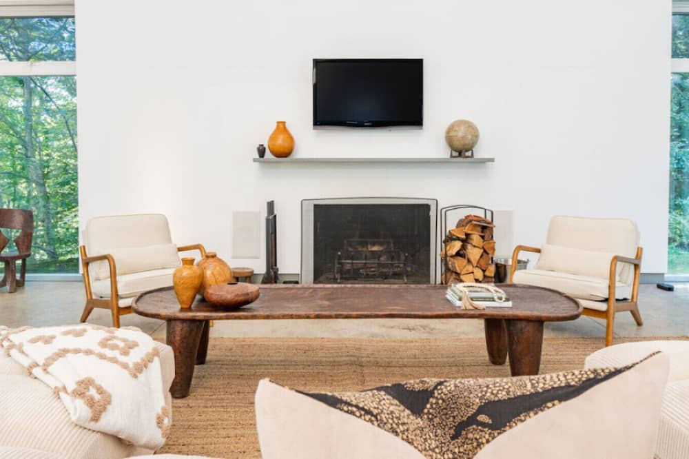 Roscoe House | NEW: Stunning Home w/Private Waterfall in Roscoe