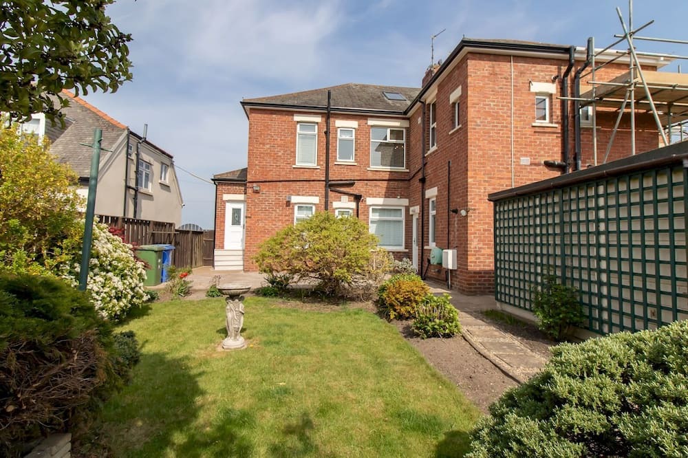 Seaton Sluice Apartment | Seaside Getaway Stunning Maisonette with Views | Pass the Keys