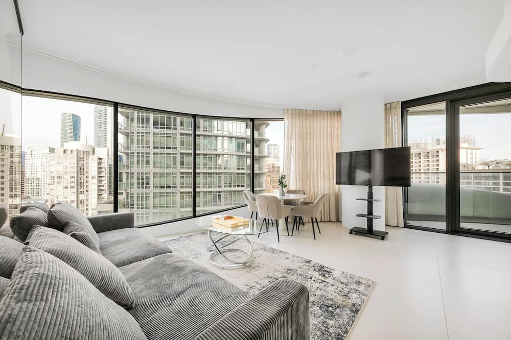 Coal Harbour Condo | D28 - Bold. Iconic. Unforgettable. 2BR at The Butterfly