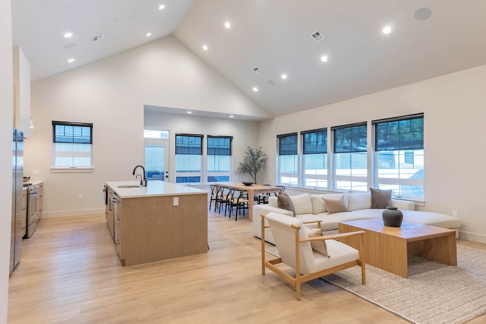 Pendleton Apartment | Westgate Apartment Homes - Luxury Suite