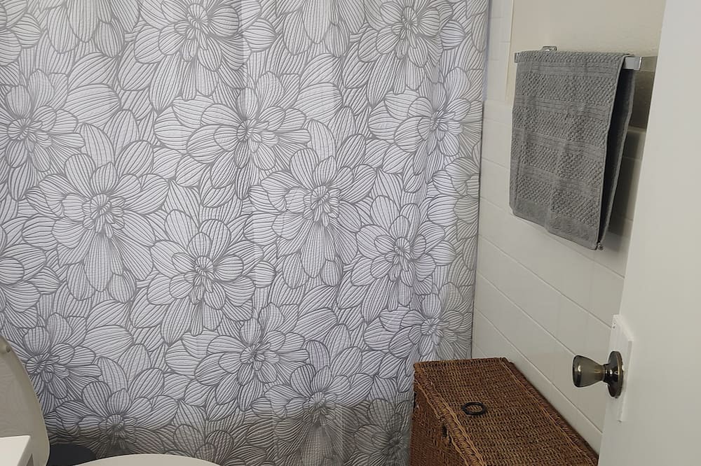 Tifton House | Charming 2-bedroom house in a quiet neighborhood yet convient to everything.
