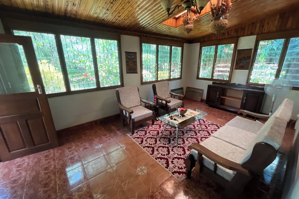Moshi House | A Charming 3-bedroom home & a beautiful escape in the delightful heart of Moshi