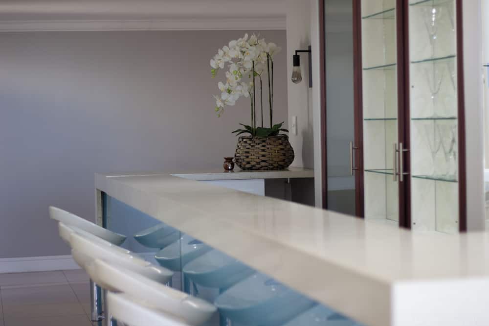 Durban Apartment | Luxury 4-Bedroom Apartment with Stunning Seaviews & Aircon – Your Dream Escape
