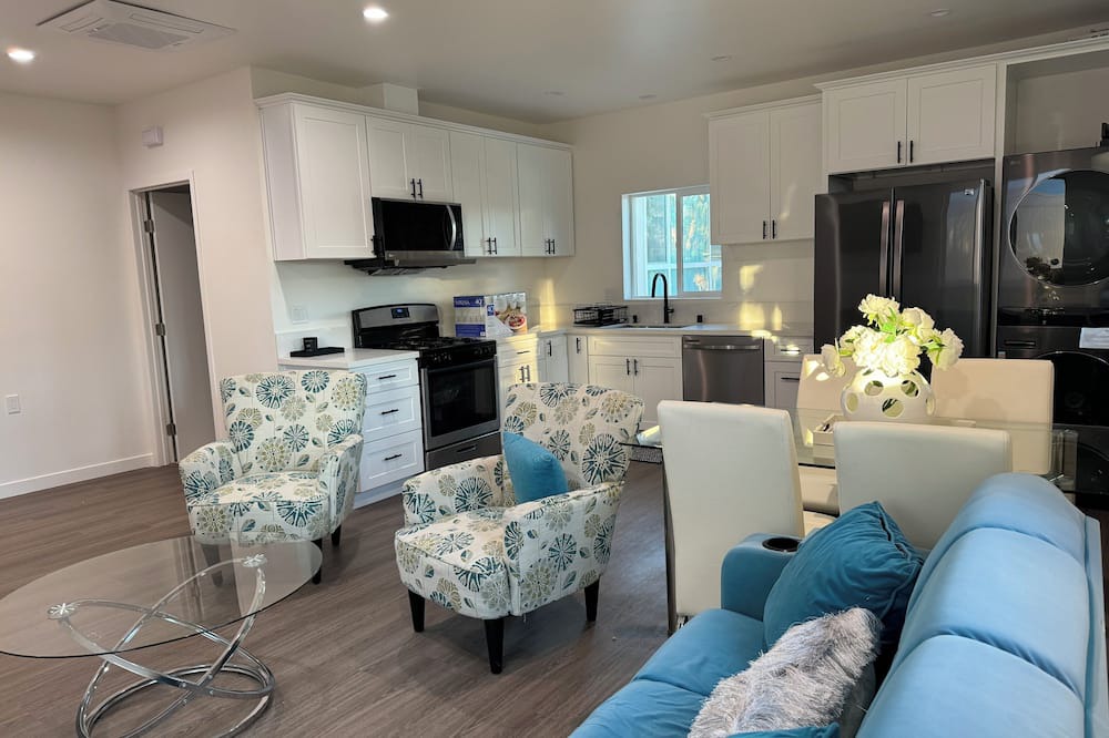 Chatsworth House | Charming house with WiFi and AC in fantastic Los Angeles.