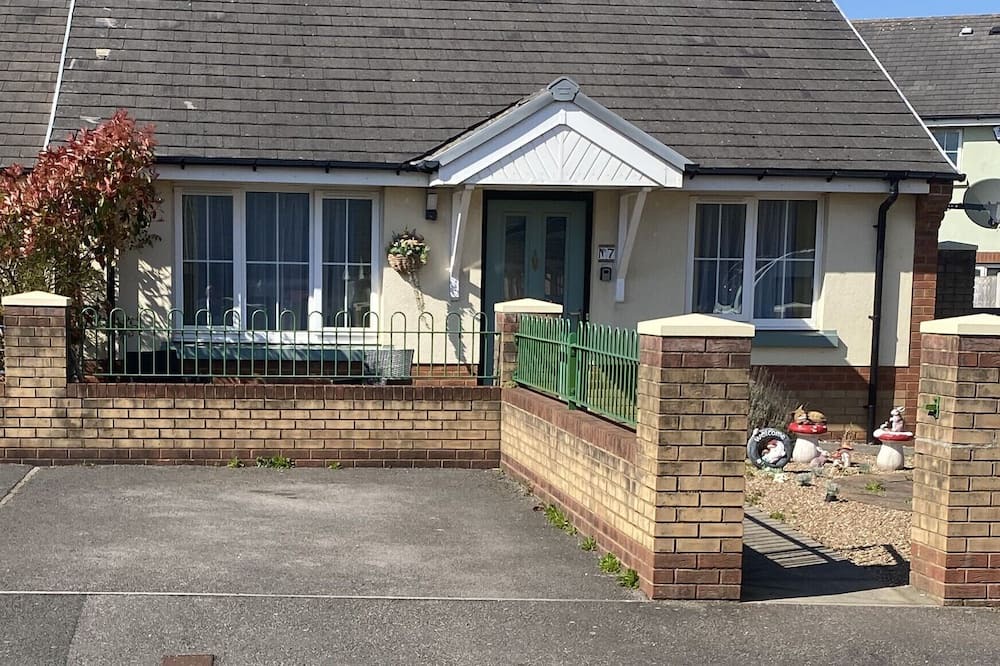 Port Talbot House | Step Free Bungalow By The Beach/Extra Wide Doorwayn2 minutes from the beach