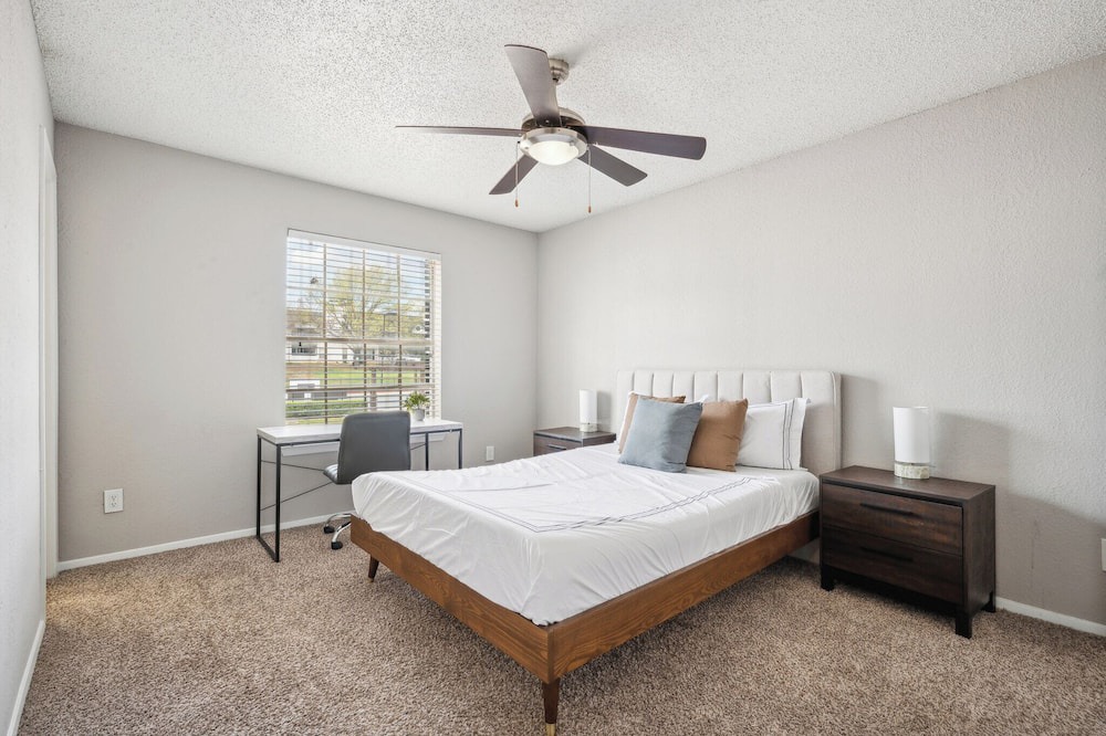 Bedford Apartment | 3001 Crystal Springs 721 I Spacious 2 Bed 12Bath