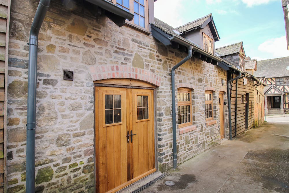 Bishops Castle Cottage | THE HIDEAWAY, pet friendly in Bishop's Castle
