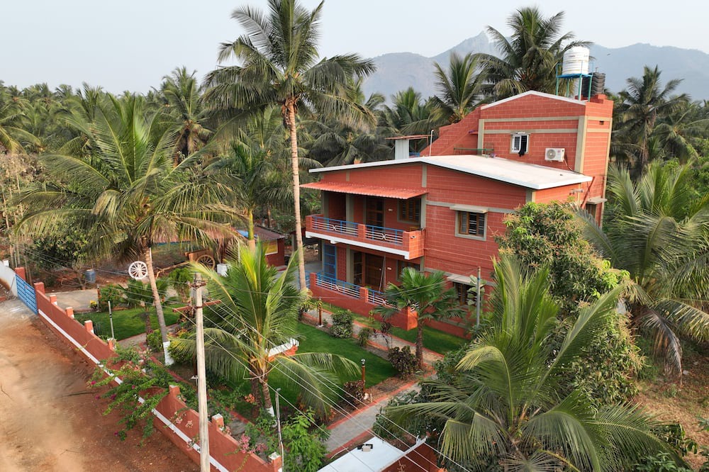 Coimbatore Other | Charming 2-bedroom farmhouse with WiFi, AC in pristine Alanthurai, Coimbatore