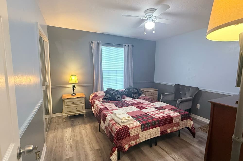 Port Malabar Bed & Breakfast | Charming Room with WiFi and AC in Palm Bay
