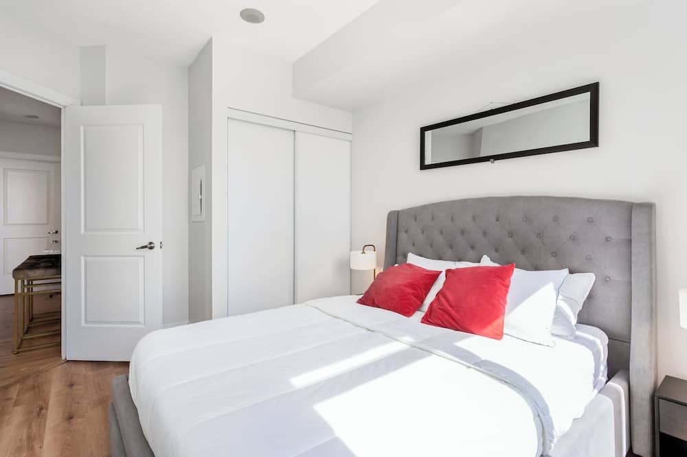 Fairview Condo | Lavish 2BR/2Bath Condo Steps to Square One Mall