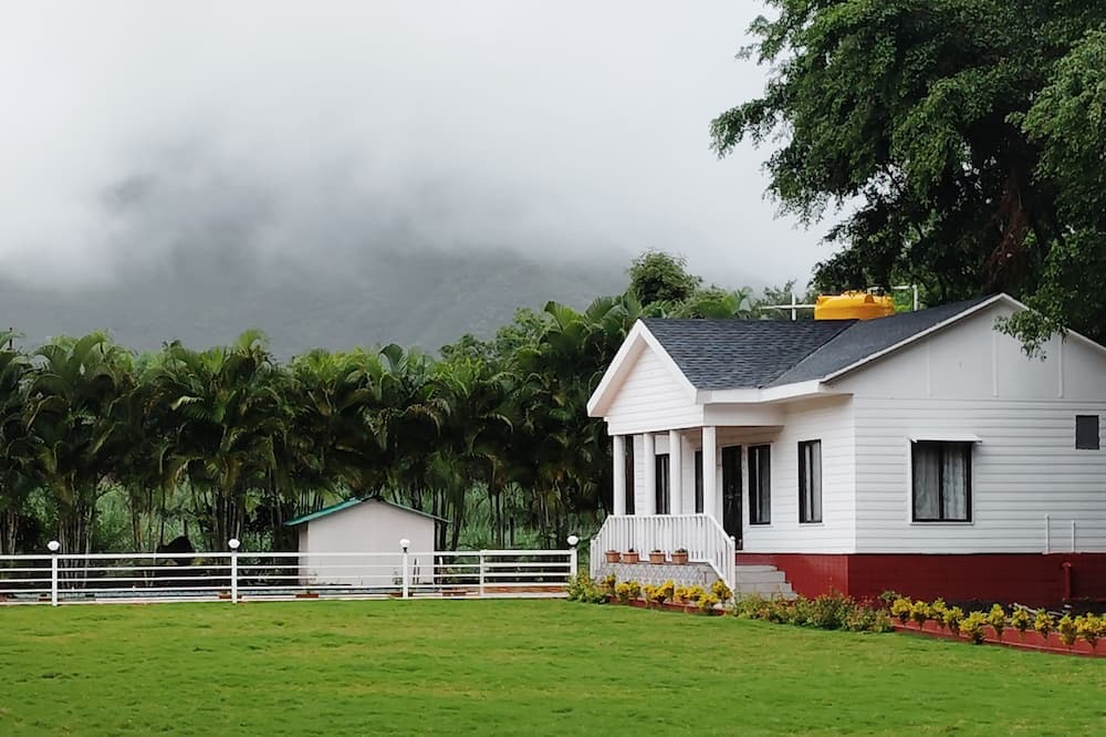 Wai Villa | Charming 2-bedroom villa in welcoming Wai with WiFi
