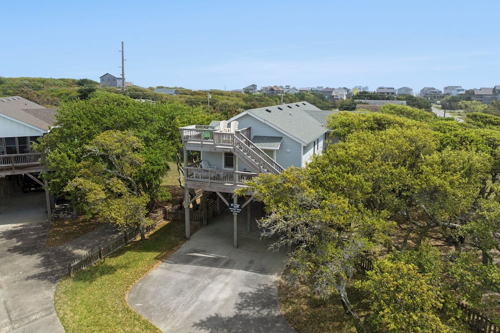Frisco House | Reel Heaven: Soundside | Fenced in Yard for a Dog | Walk to the Beach |