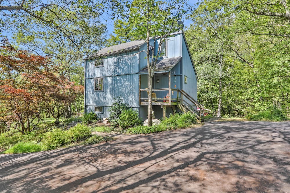 New Paltz House | 3-bedroom house bordering Mohonk preserve in New Paltz with WiFi, AC