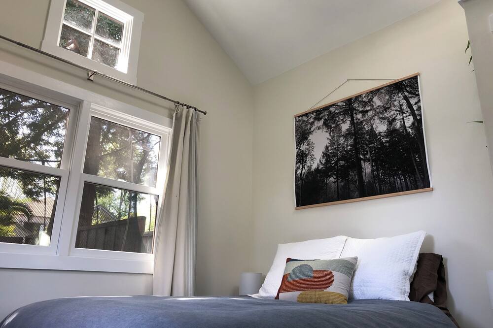 West Alameda Cottage | Cozy Redwood Cottage by the Bay