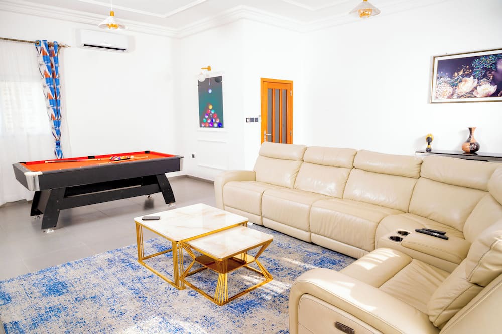 Douala Apartment | Charming 2-bedroom apartment with WiFi, AC in fabulous Douala
