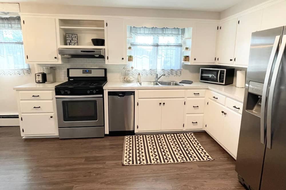 York Apartment | Modern & Stylish Apartment Getaway – Perfect for Business Travelers