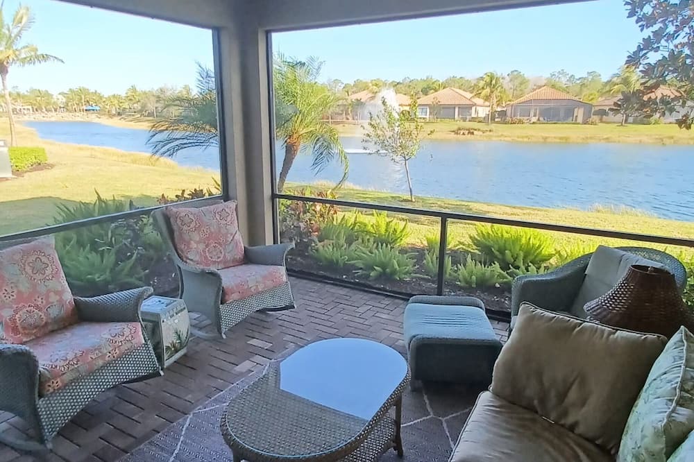 Bonita Springs Villa | Charming 2-BR plus villa with WiFi, fitness, pool & pickleball in Bonita Springs