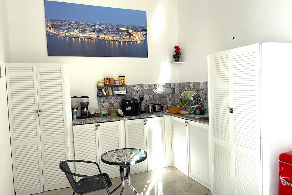 Brindisi Bed & Breakfast | At 100 meters from the brindisi train station cheap and cozy