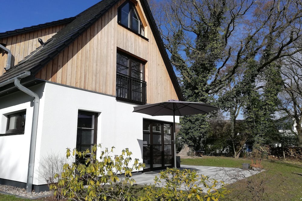 Ostseebad Ahrenshoop Apartment | Vacation apartment "Terrassenwohnung" - first floor approx. 70 m² for 2 persons