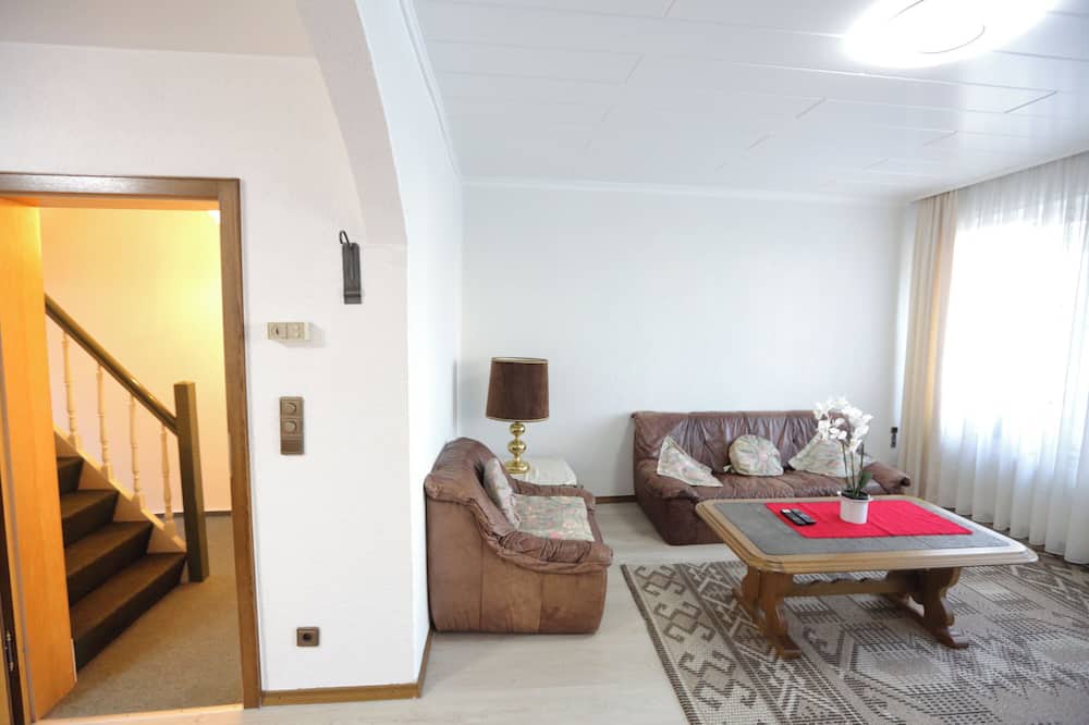 Rhein-Erft-Kreis District Apartment | City Apartment 12b - Located right next to the pedestrian zone and Brühl Palace Park