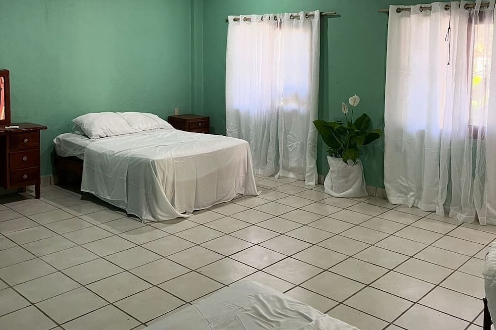 Felipe Carrillo Puerto Apartment | Cozy studio in lovely Felipe Carrillo Puerto with WiFi, AC