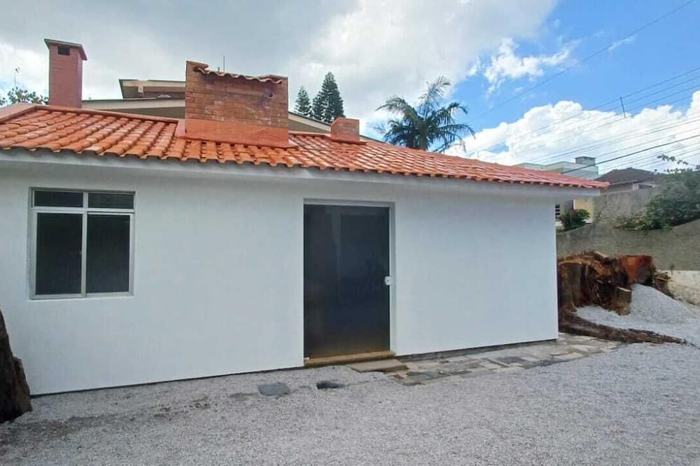 Armacao Apartment | One bedroom and living room apartment with fully equipped kitchen.