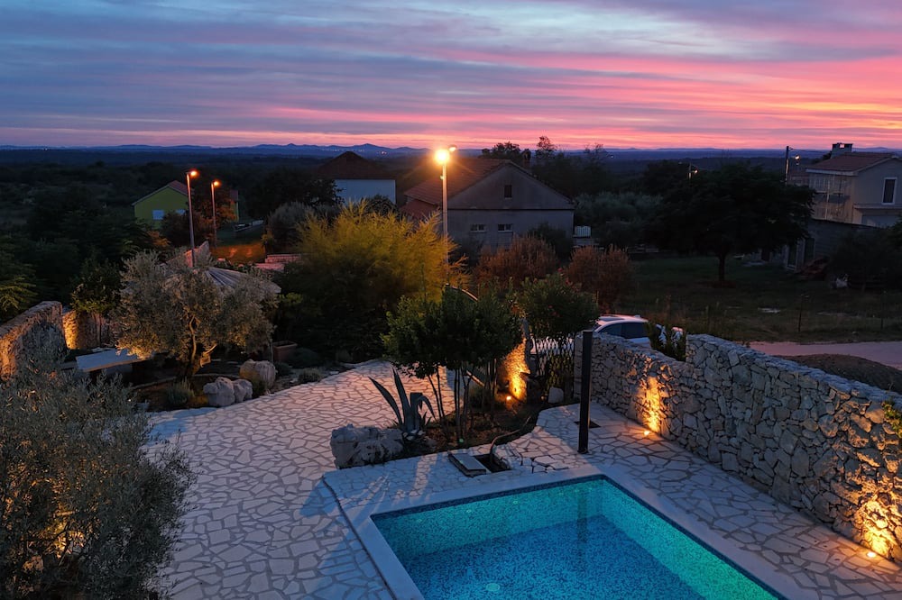 Visocane House | 3-bedroom traditional stone house in charming Visočane with WiFi, AC. Book now