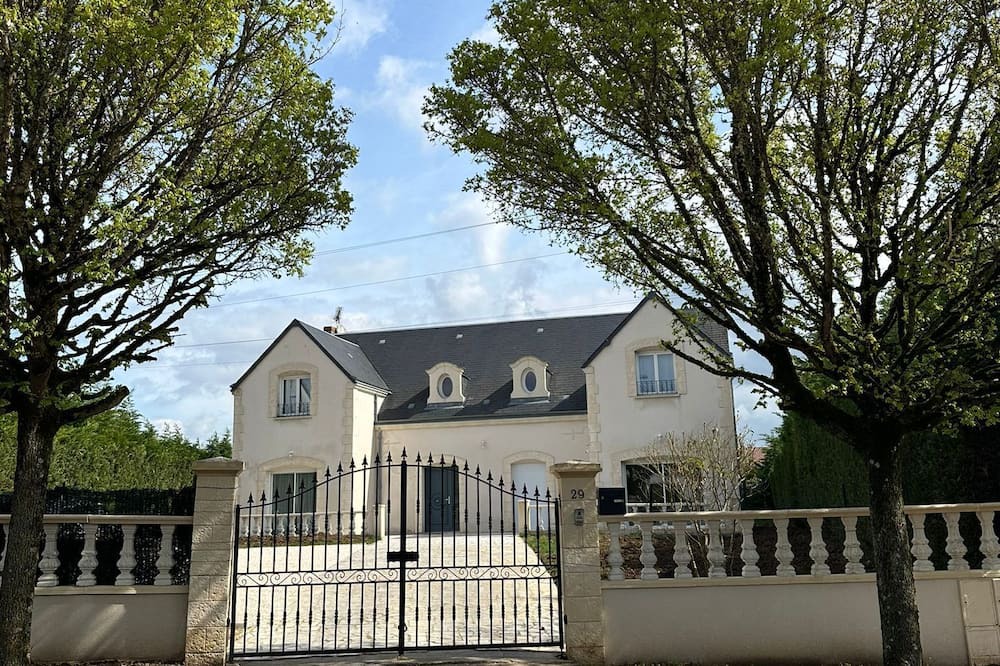 Blois House | A well-deserved rest at La Maison de Cristina Michael after 1 visit to the castles