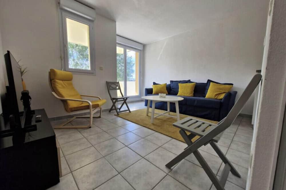 Touques Apartment | Pretty flat with swimming pool in Touques