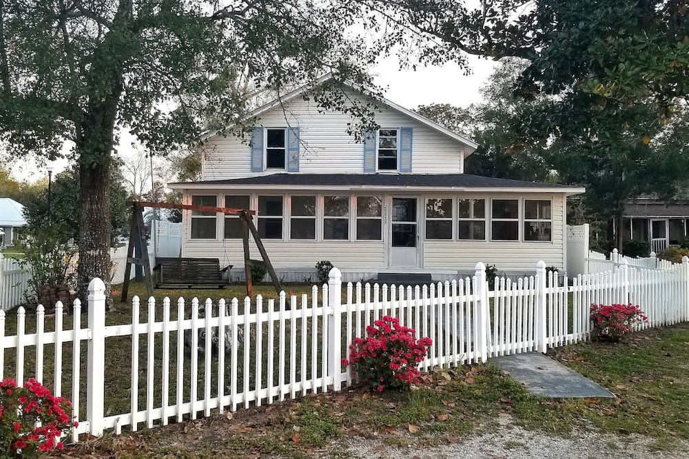 Orange Beach House | Water View Private Beach Access 2/2 in Orange Beach. 100 yrs old Newly Remodeled