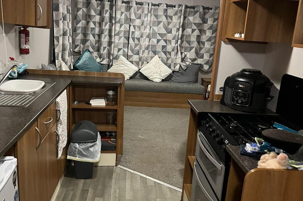 Clacton-on-Sea House | Superb 8 berth caravan with free WiFi at Highfield Grange ref 26706WR