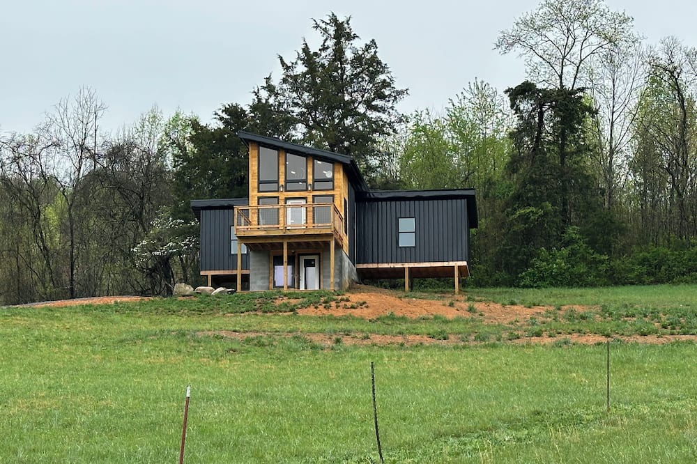 Newport House | Charming 3-bedroom sheik contemporary house in lovely Newport/Smokies