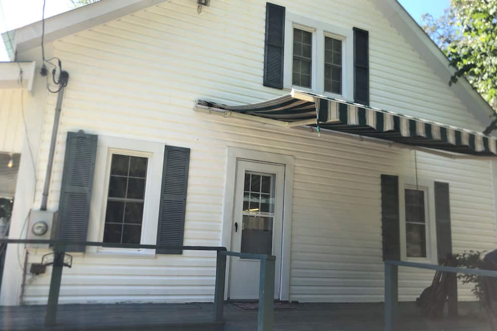 Clarkson House | 4-bedroom house in fabulous Clarkson with AC, WiFi. Enjoy your stay