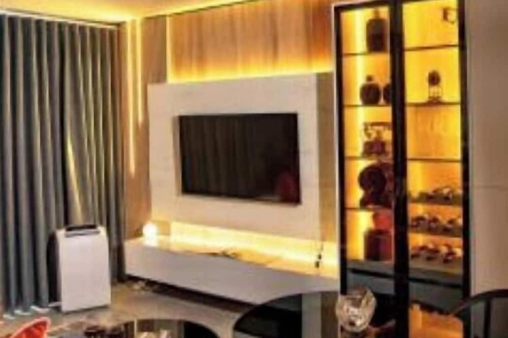 Greater Johannesburg Metropolitan Area Apartment | Chic 2-bedroom apartment with AC, WiFi in fantastic Midrand