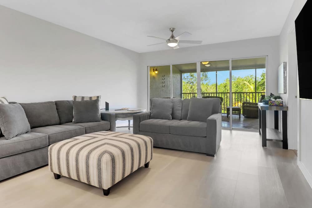 Marco Island Condo | Fresh Marco Condo l Lush Views