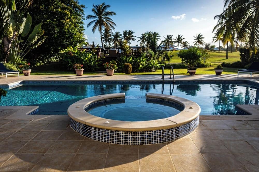 Lowlands Villa | Charming 4-bedroom villa with AC and WiFi in the gated community.
