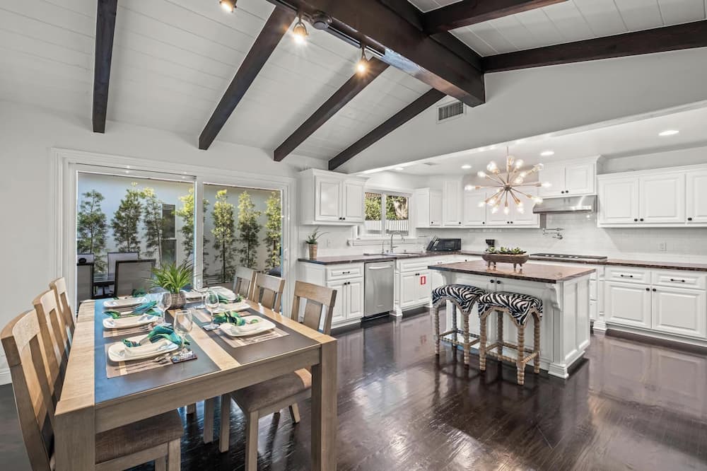 Rancho Palos Verdes House | Modern Luxe in Palos Verdes - 3BR Designer Retreat w/Scenic Vibes/Main House