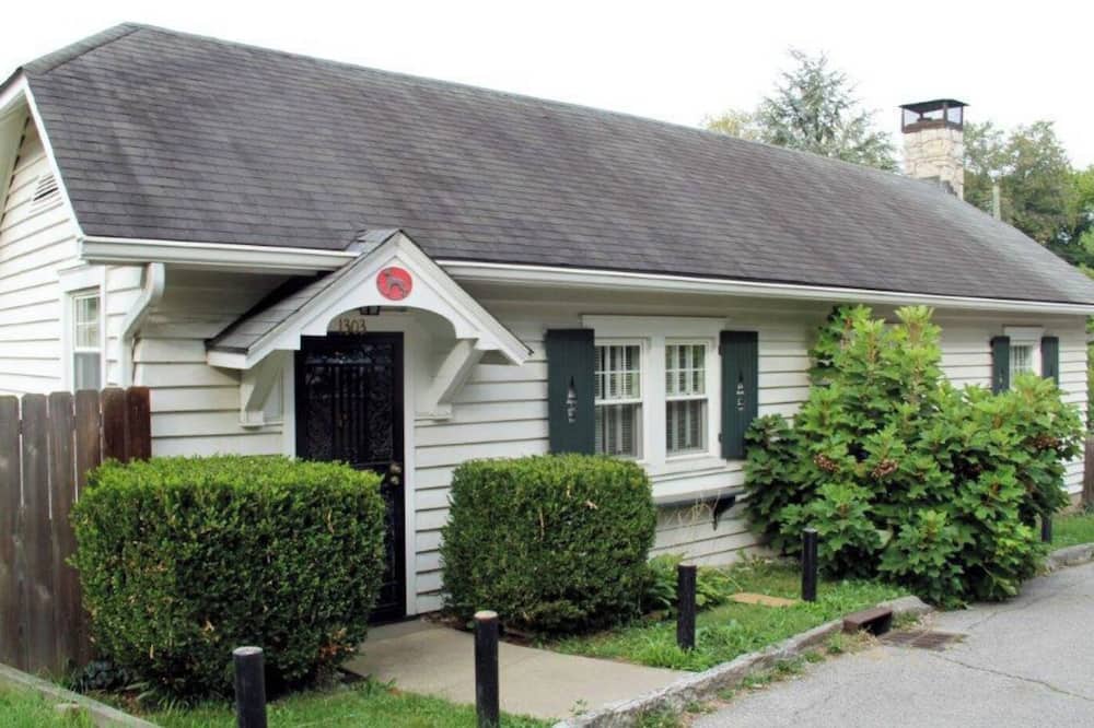 Germantown Cottage | Tyler Park Cottage in the Highlands