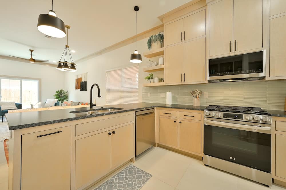Central Oklahoma City House | Urban Plaza Luxe II Family-Steps away from Plaza D