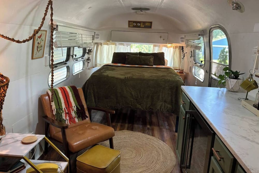 Lexington House | Cozy 1BD Vintage Airstream Experience @ Kentucky Horse Park