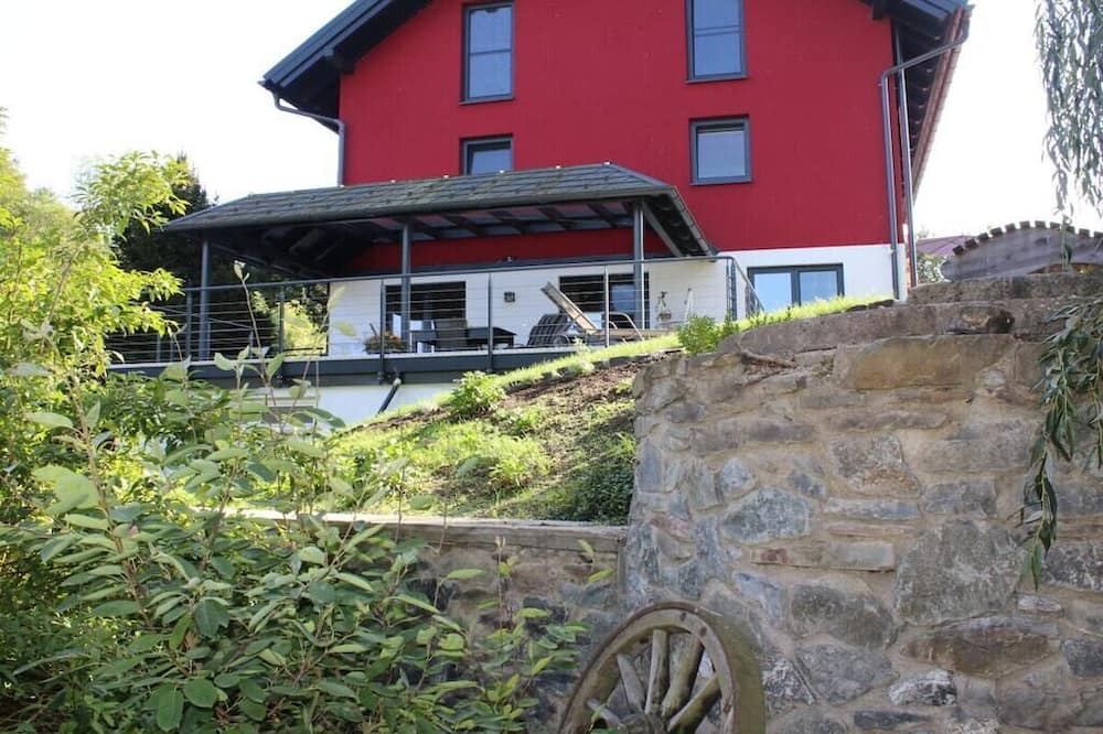 Remptendorf House | Jäschner “Villa Luftig”