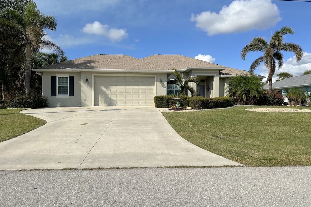 Broadmoor House | NEW! 3-bedroom, 2-bathroom, POOL home in marvelous Rotonda West with FREE WiFi