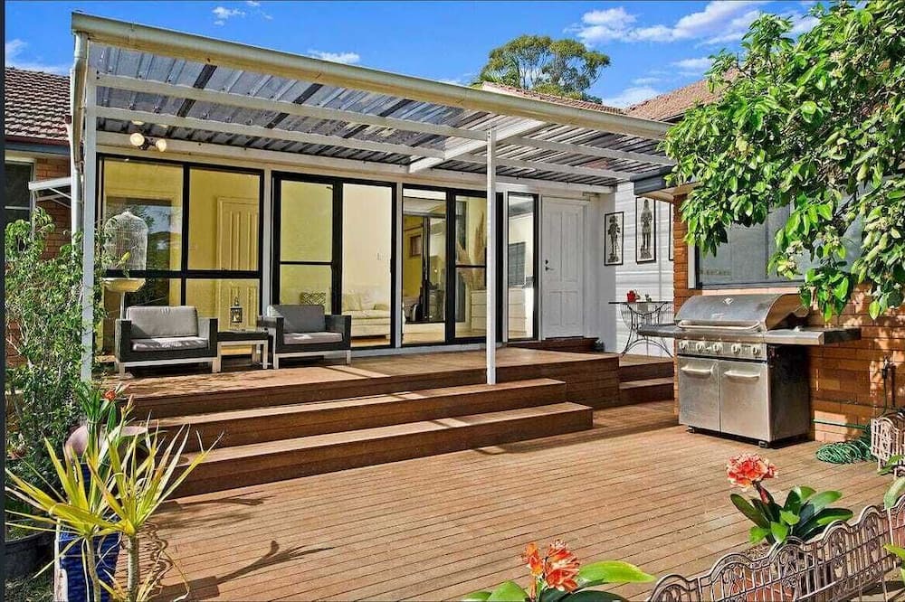 Marsfield House | A house close to Macquarie University and shopping Centers