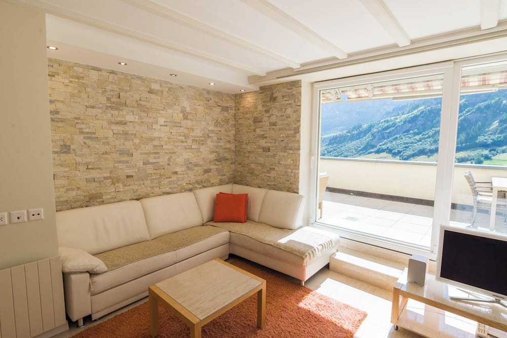 Leukerbad Apartment | The Cristal apartment house is situated in a quiet, sunny and central location