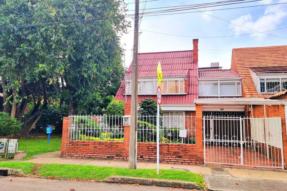 Barrios Unidos House | Spacious House in a Strategic and Well-Connected Area
