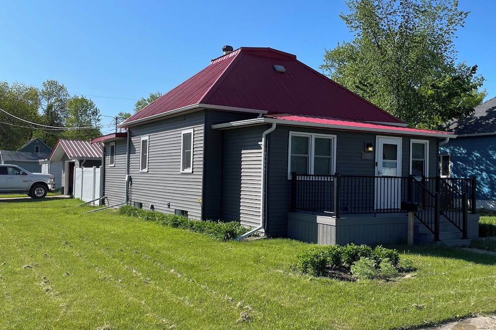 Harvey House | 3-bedroom house in tranquil Harvey with WiFi, AC. Relax and unwind