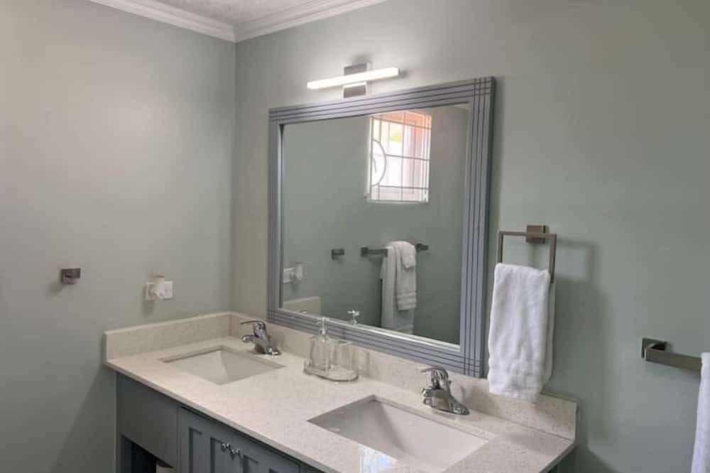 Mango Walk House | Charming 2-bedroom townhome with WiFi, AC in gorgeous Montego Bay