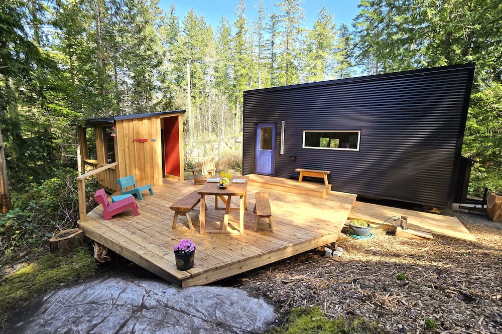 Lund House | (NEW) Designer Tiny Home Nestled in Tranquil Forest- Nature Lover's Paradise